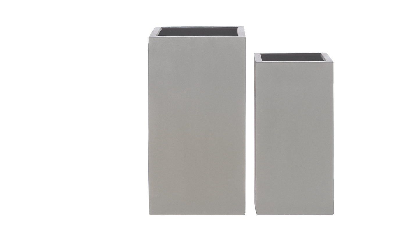 Blumenkübel rechteckig in Grau, perfekt für moderne Terrassen, Gärten und Eingangsbereiche. Diese hohen, säulenartigen Pflanzgefäße bieten eine stilvolle Möglichkeit, Pflanzen dekorativ zu platzieren und räumliche Akzente zu setzen. Durch ihr schlichtes, rechteckiges Design fügen sie sich harmonisch in verschiedene Umgebungen ein und eignen sich ideal für große Pflanzen oder Sträucher. Robustes Material sorgt für Stabilität und Langlebigkeit, sowohl im Innen- als auch im Außenbereich.